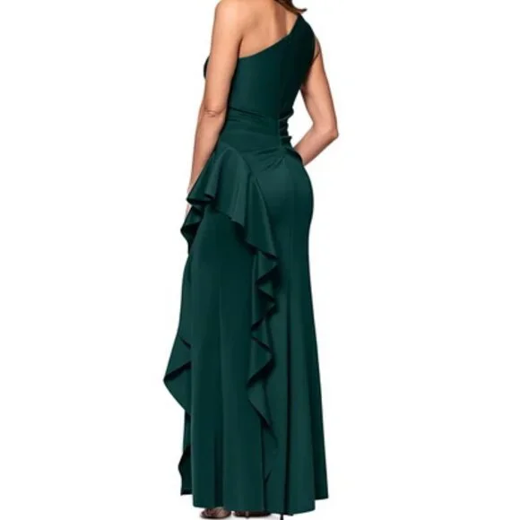 green emerald velvet dress Amazon.com: Xscape Women's Off The Shoulder Sweetheart Neckline Long Lace  Dress (Standard & Petite), Hunter, 4P : Clothing, Shoes & Jewelry